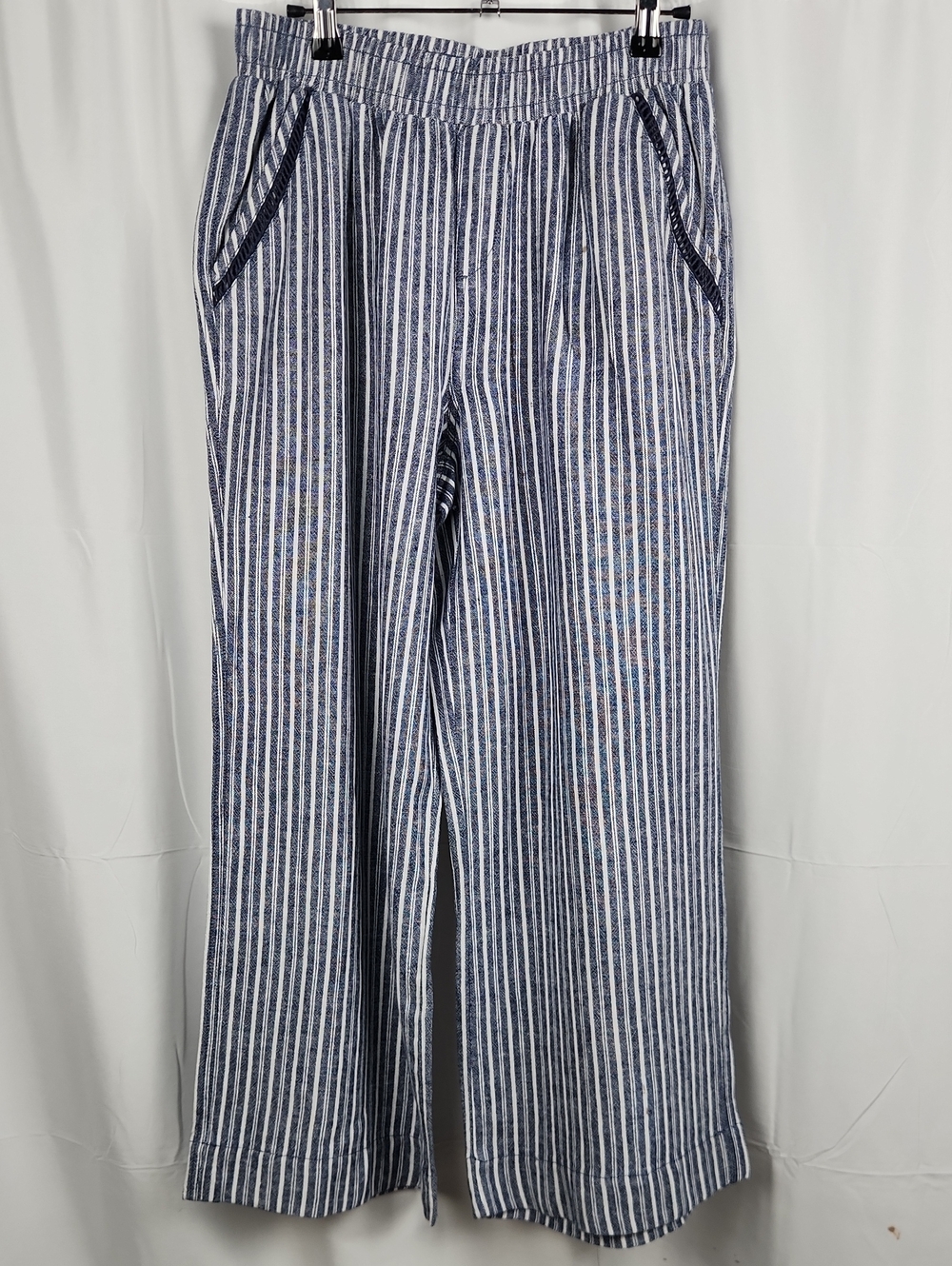 Briggs New York Navy and White Vertical Stripe Capris